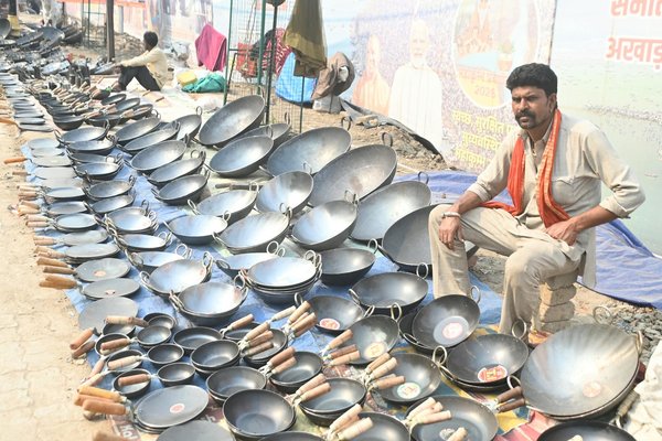 What are the best types of lighting for a cozy breakfast nook?